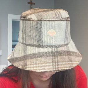 Roxy new with tags reversible bucket hat.